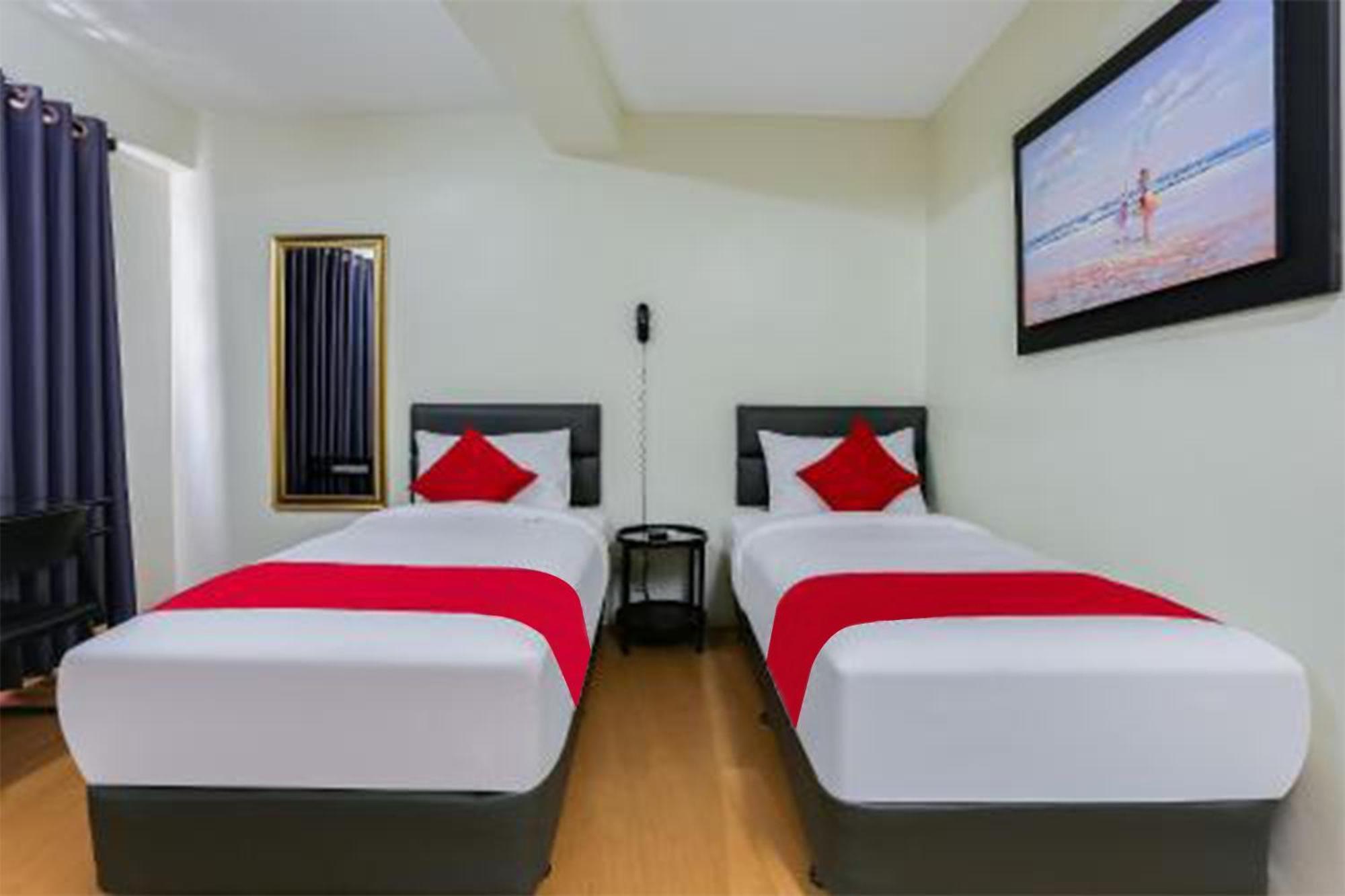 โอโย 190 แองโกล เรสซิเดนเซส - พนักงานฉีดวัคซีนแล้ว Hotel เกซอนซิตี้ ภายนอก รูปภาพ