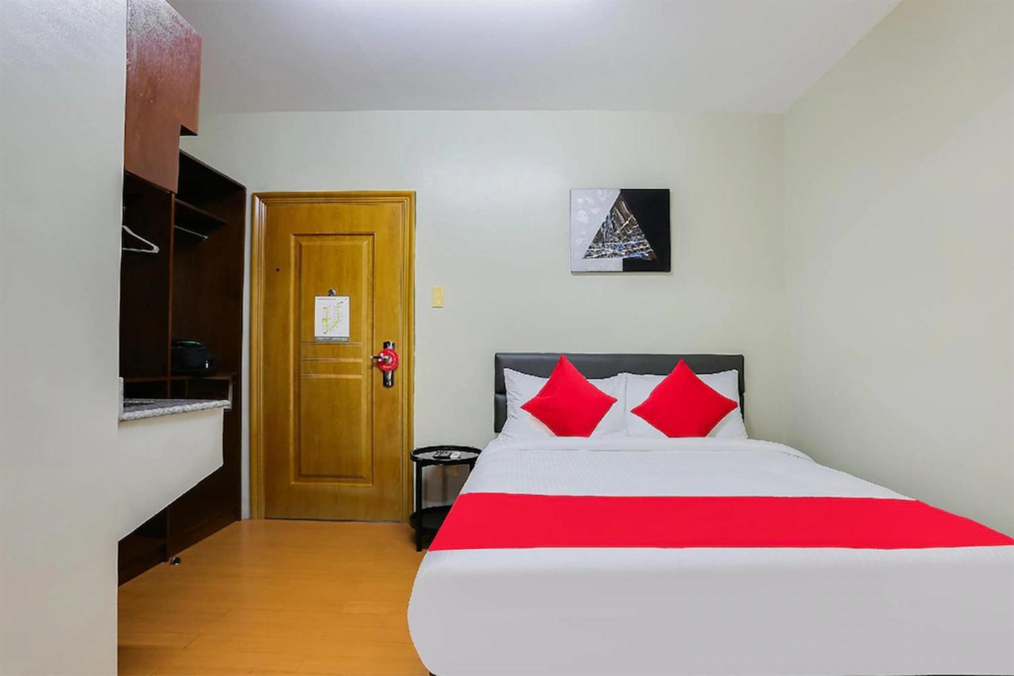 โอโย 190 แองโกล เรสซิเดนเซส - พนักงานฉีดวัคซีนแล้ว Hotel เกซอนซิตี้ ภายนอก รูปภาพ