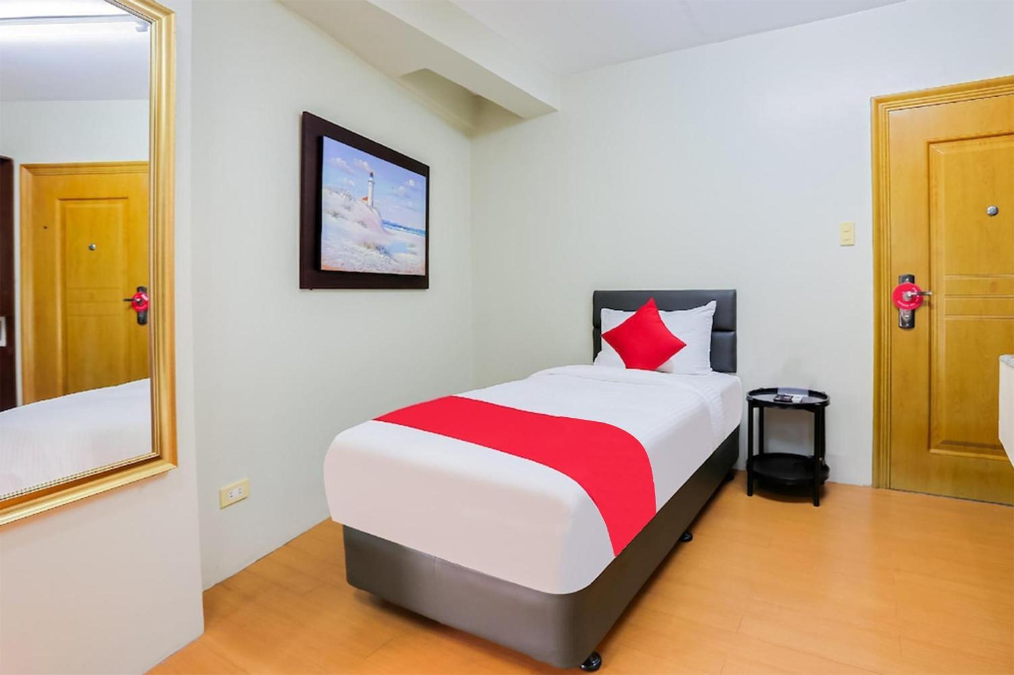 โอโย 190 แองโกล เรสซิเดนเซส - พนักงานฉีดวัคซีนแล้ว Hotel เกซอนซิตี้ ภายนอก รูปภาพ